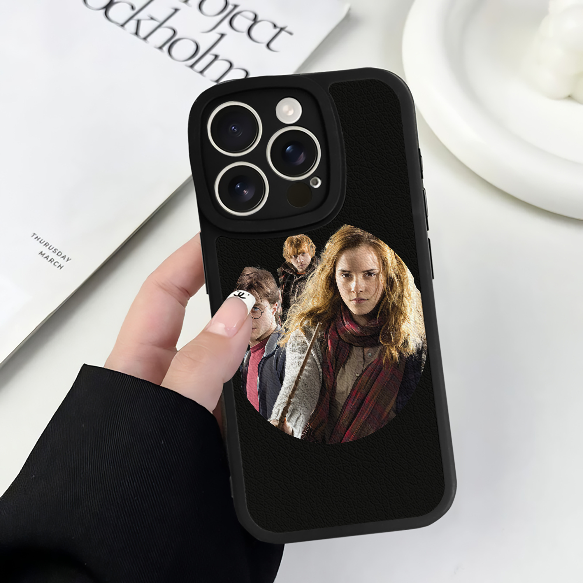 （画像用） Harry Potter ハリー・ポッターシリーズ 【iPhone 16シリーズ対応】シリコンスマホケース（レザー調） 材質：シリコン